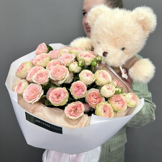 Букет из кустовых роз с мягкой игрушкой