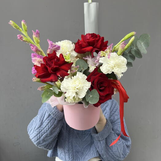 Цветочная композиция с красными розами🌹