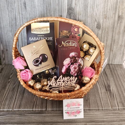 Сладости в корзине учителям с чаем( черная смородина и слива) 💕