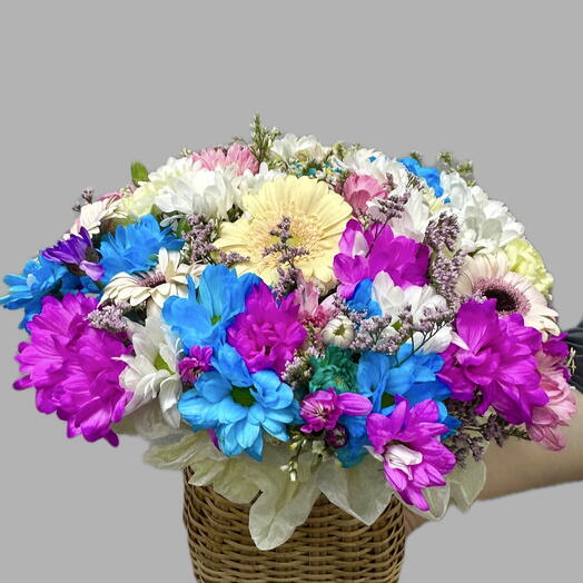 Яркая сборная корзина