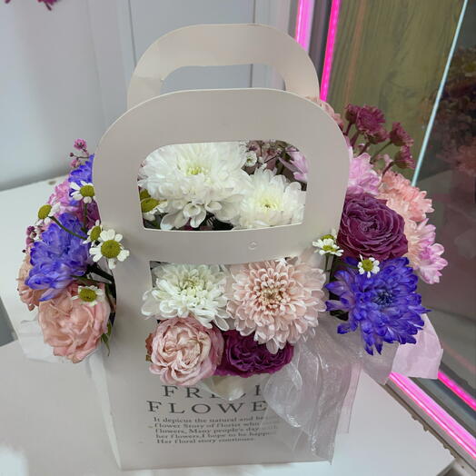 Композиция с цветами 🌸