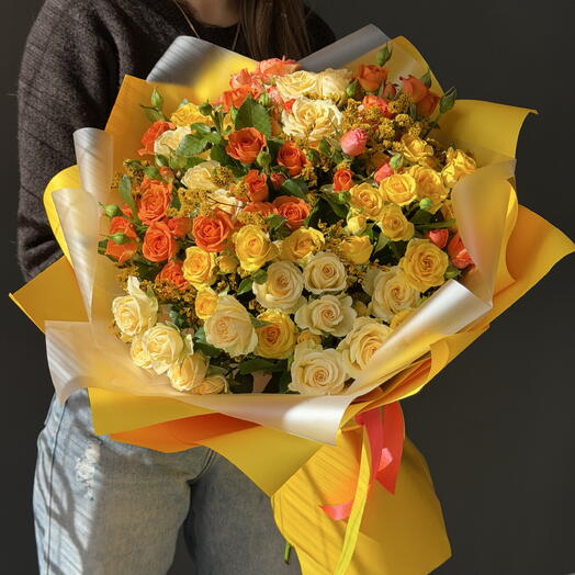 Яркий букет кустовых крымских розочек 💛