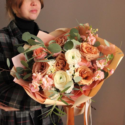 Ранункулюсы, маттиола и розы-ириски - Нежный букет с лютиками