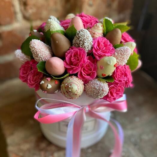 Composition of chocolate-covered strawberries, mint and bush roses " Evredika"