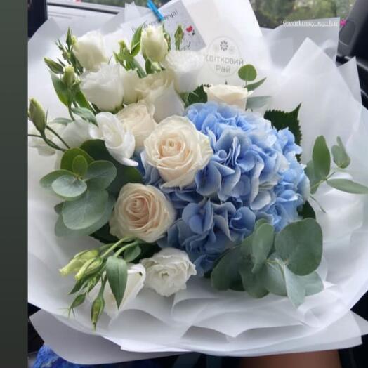 Blue hydrangea, white roses and eustoma