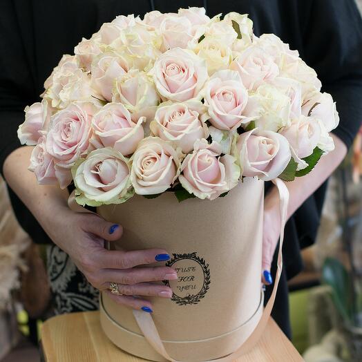 Hatbox with Pearl roses