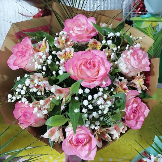 Bouquet of roses with alstroemeria