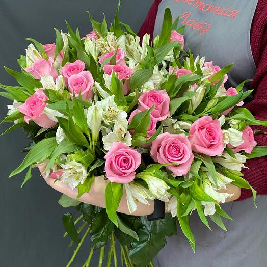 Bouquet of roses and alstroemeria