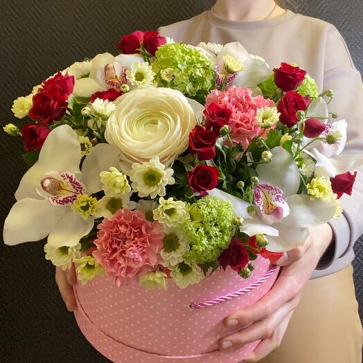 Цветы в коробке с ранункулюсом 🌹