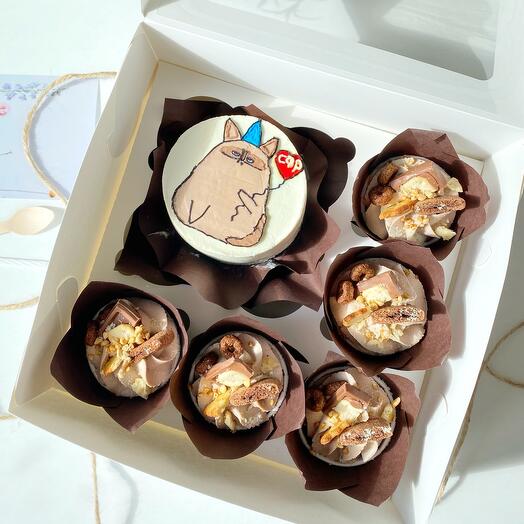 Set of bento cake and cupcakes
