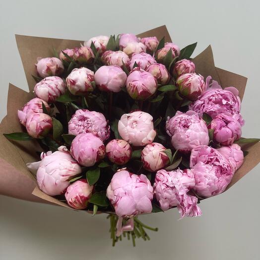 Bouquet of 35 peonies