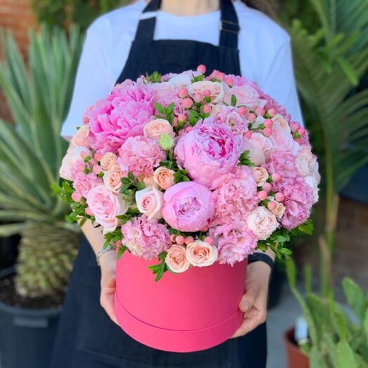 Цветы в коробке Luxury Flowers Пиономания