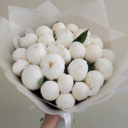 Bouquet of 25 white peonies