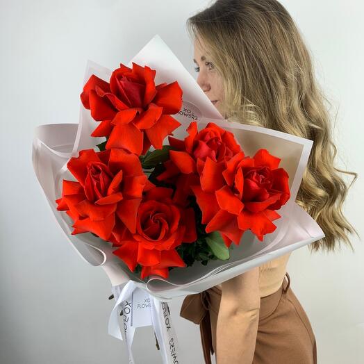 Монобукет из алых французских роз от XOFLOWERS