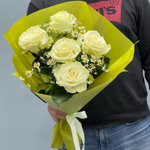 Ramo de rosas Blancas con encantadoras margaritas