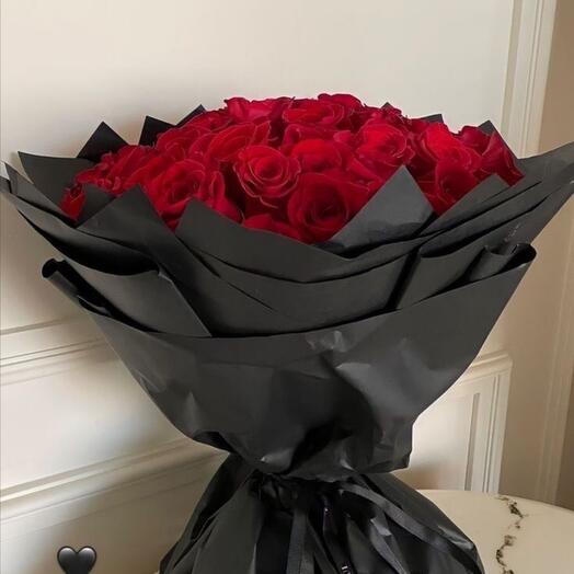 Elegante ramo de 101 rosas por Paquete