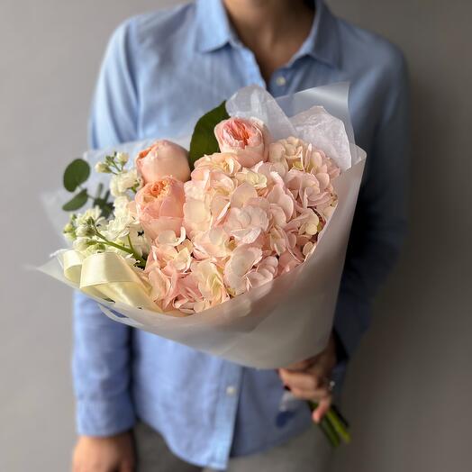 Ramo con rosa de peonía Julieta y Hortensia
