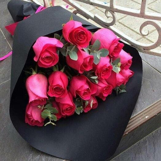 Малиновые розы 15 шт с эвкалиптом
