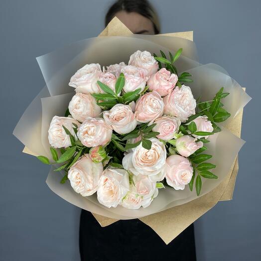 Букетик кустовых роз Бомбастик