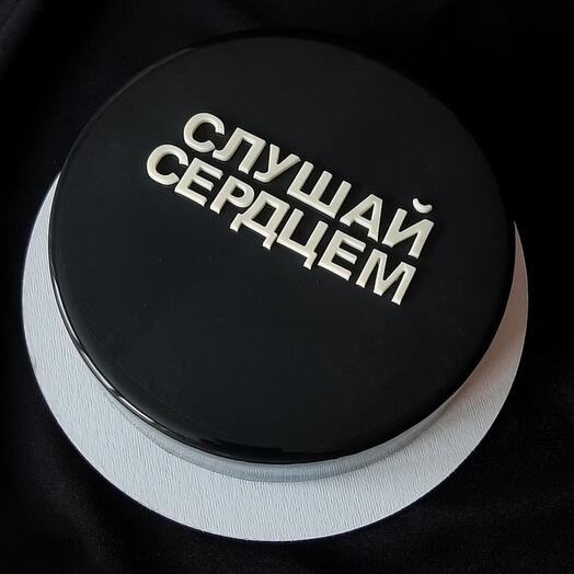 Муссовый торт черный с надписью
