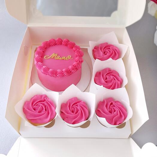 A set of Bento and cupcakes