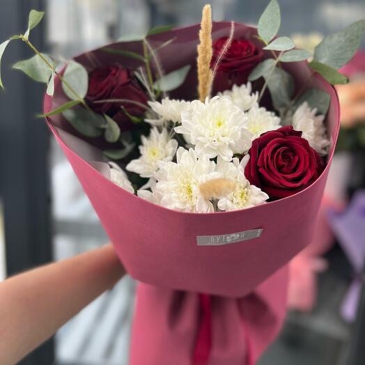 Bouquet of red roses and dried flowers