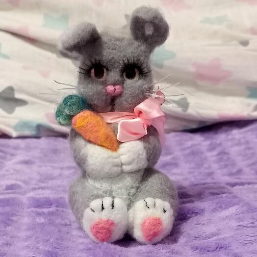 Зайка из валяной шерсти