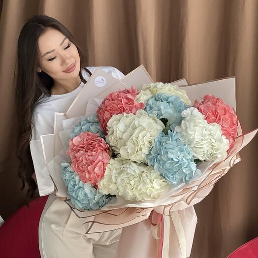 Bouquet of 11 hydrangeas