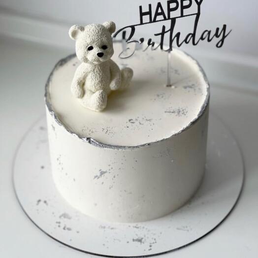 Торт с фигуркой мишки и топпером Happy Birthday