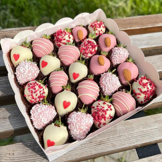 Chocolate-covered strawberries, 25 berries