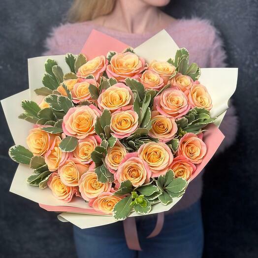 Bouquet of 27 iridescent scented roses with herbs