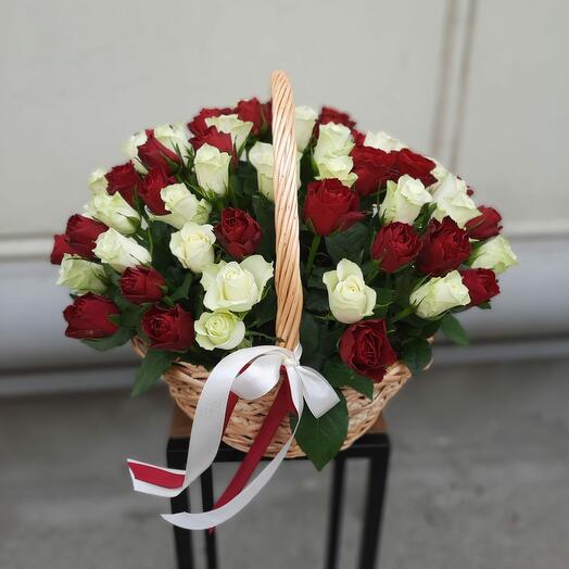 Корзина из 75 роз Атена и Мадам Рэд