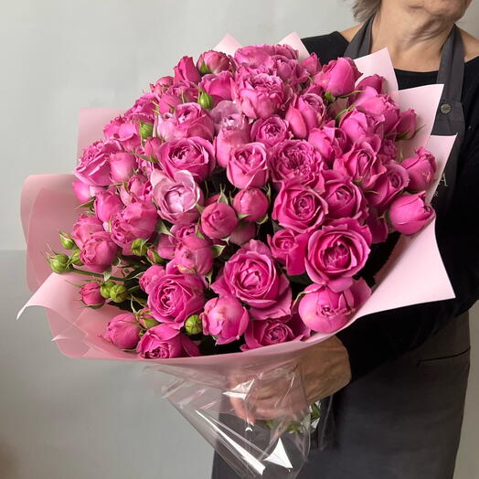 Peony-shaped roses (mono22)