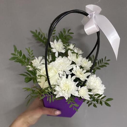 Handbag with rose and chrysanthemum