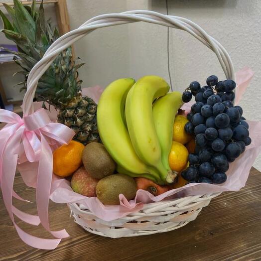 Корзина с фруктами