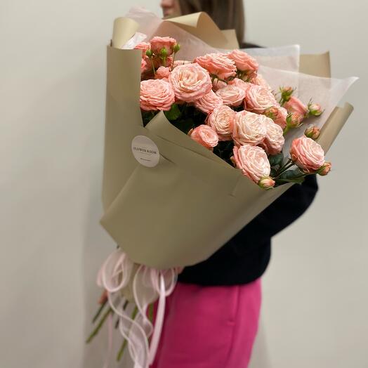 Роза кустовая пионовидная «Мадам Бомбастик»