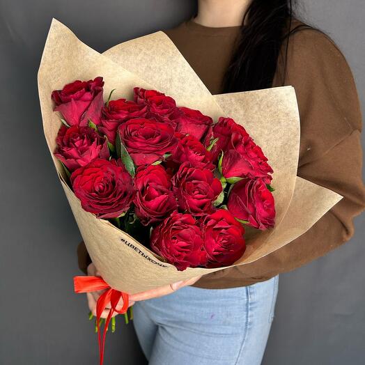 15 rosas rojas de Kenia en la elaboración