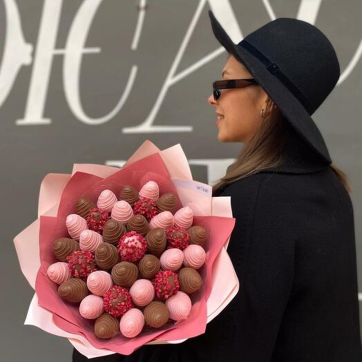 Букет с клубникой в шоколаде 1