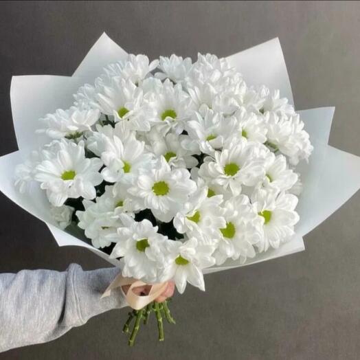 Bouquet of chrysanthemum and chamomile