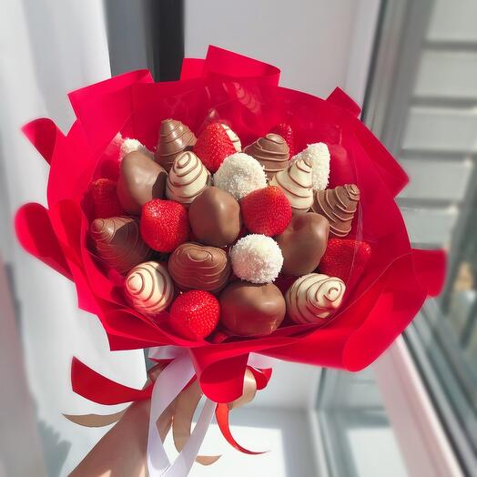 Bouquet of chocolate-covered strawberries size-M 500 grams (21-25 berries) "Favorite"