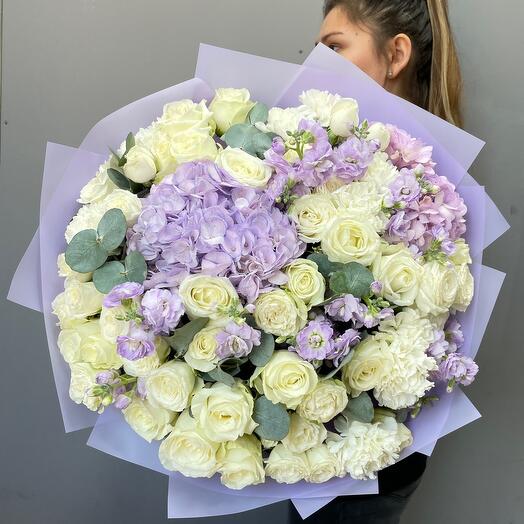 Сиренево-белый букет с розами, маттиолой и гортензией️(00050002)