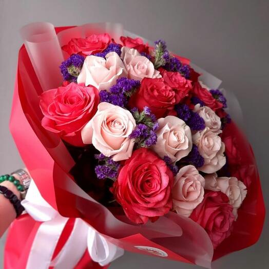 Букет из голландских роз и статиц от Оранж Алматы
