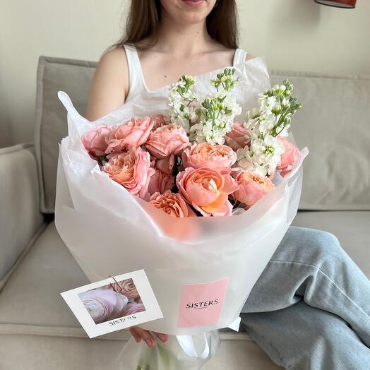 Ramo y 5 rosas de peonía arbustivas y matthiola fragante