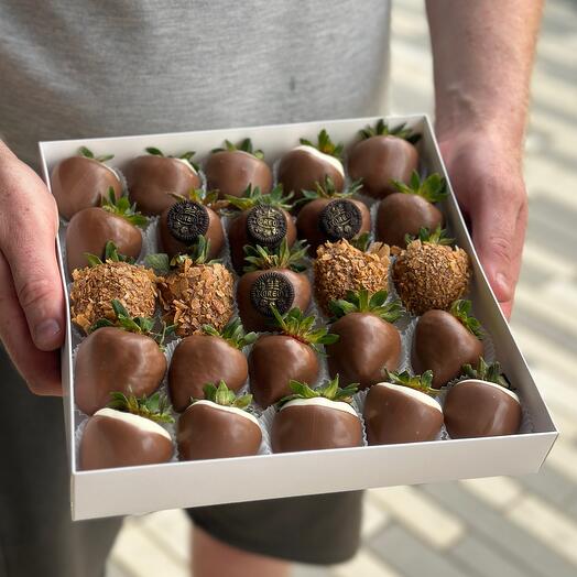 Клубника в шоколаде «Oreo+Kinder» (25шт.)