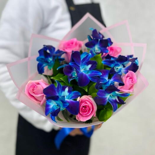 Blue orchids with pink roses