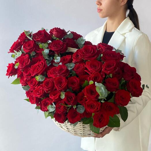 Корзина из красных роз (101шт) АРТ232