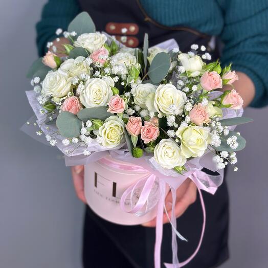 Нежная композиция с кустовыми розами (296)