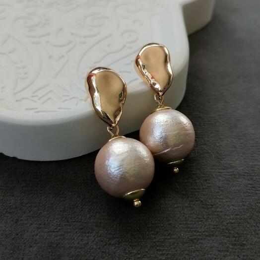 Серьги-гвоздики с хлопковым жемчугом (шар)