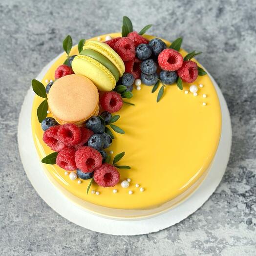 Pastel de mousse con bayas