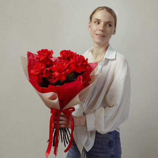 Букет из 9 алых французских роз